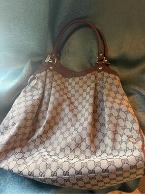 Gucci Sukey tote bag in beige/ebony GG canvas with brown leather trim